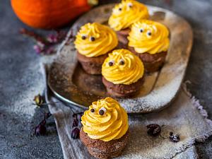 Halloweensky čokoládový cupcake