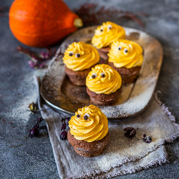 Halloweensky čokoládový cupcake