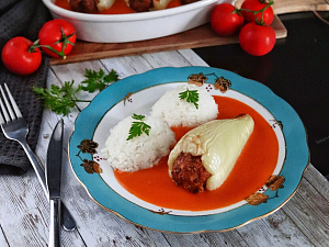 Plnené papriky s paradajkovou omáčkou - recept