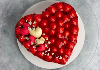 Piškótové srdce na Valentína – nadýchaný a jednoduchý recept so želatínou a jahodami