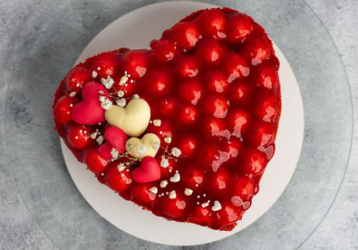 Piškótové srdce na Valentína – nadýchaný a jednoduchý recept so želatínou a jahodami